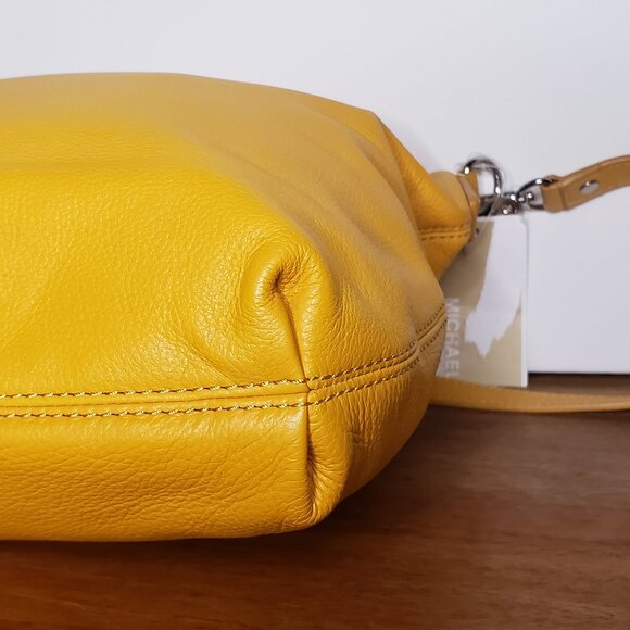 Michael Kors Jet set Chail shoulder tote NWT - Picture 7 of 7